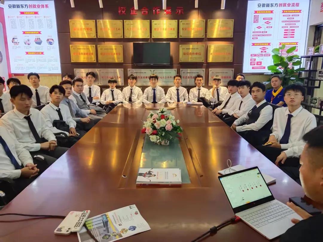 上海屋久岛来我校举行专场招聘会!