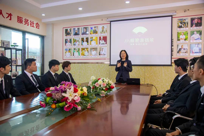 江苏小厨娘来我校招聘厨房一线工作人员