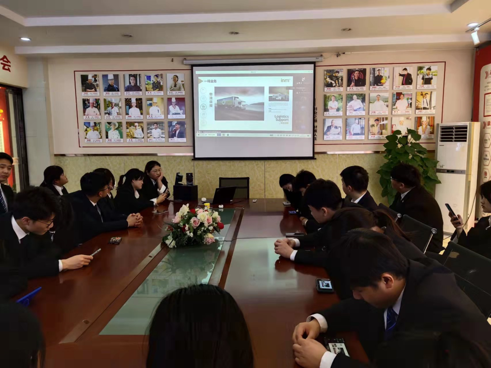 一鸣真鲜奶吧来我校举行专场招聘会