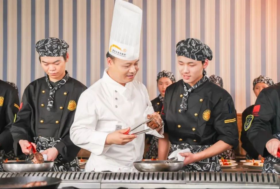 初中毕业究竟学什么好?