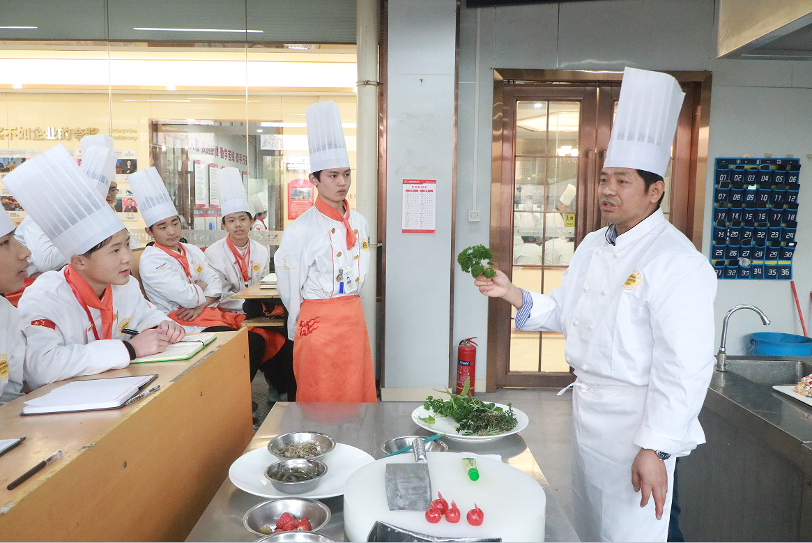 大师课堂 | 恪守匠心精神,传承大师之道!安徽新东方大师课堂开课啦!