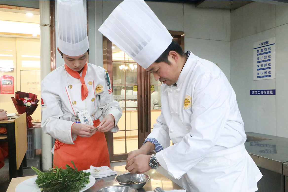 大师课堂 | 恪守匠心精神,传承大师之道!安徽新东方大师课堂开课啦!