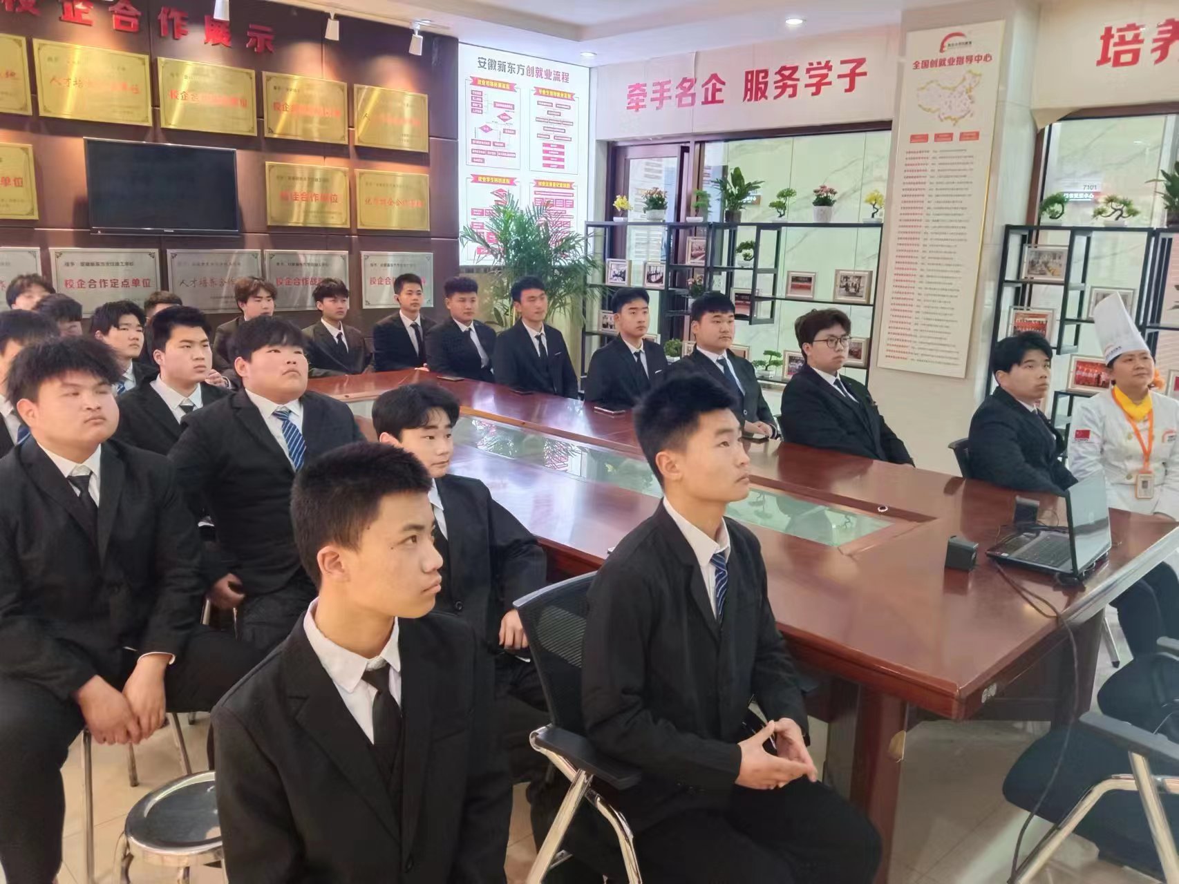 校园线上招聘,足不出户了解企业