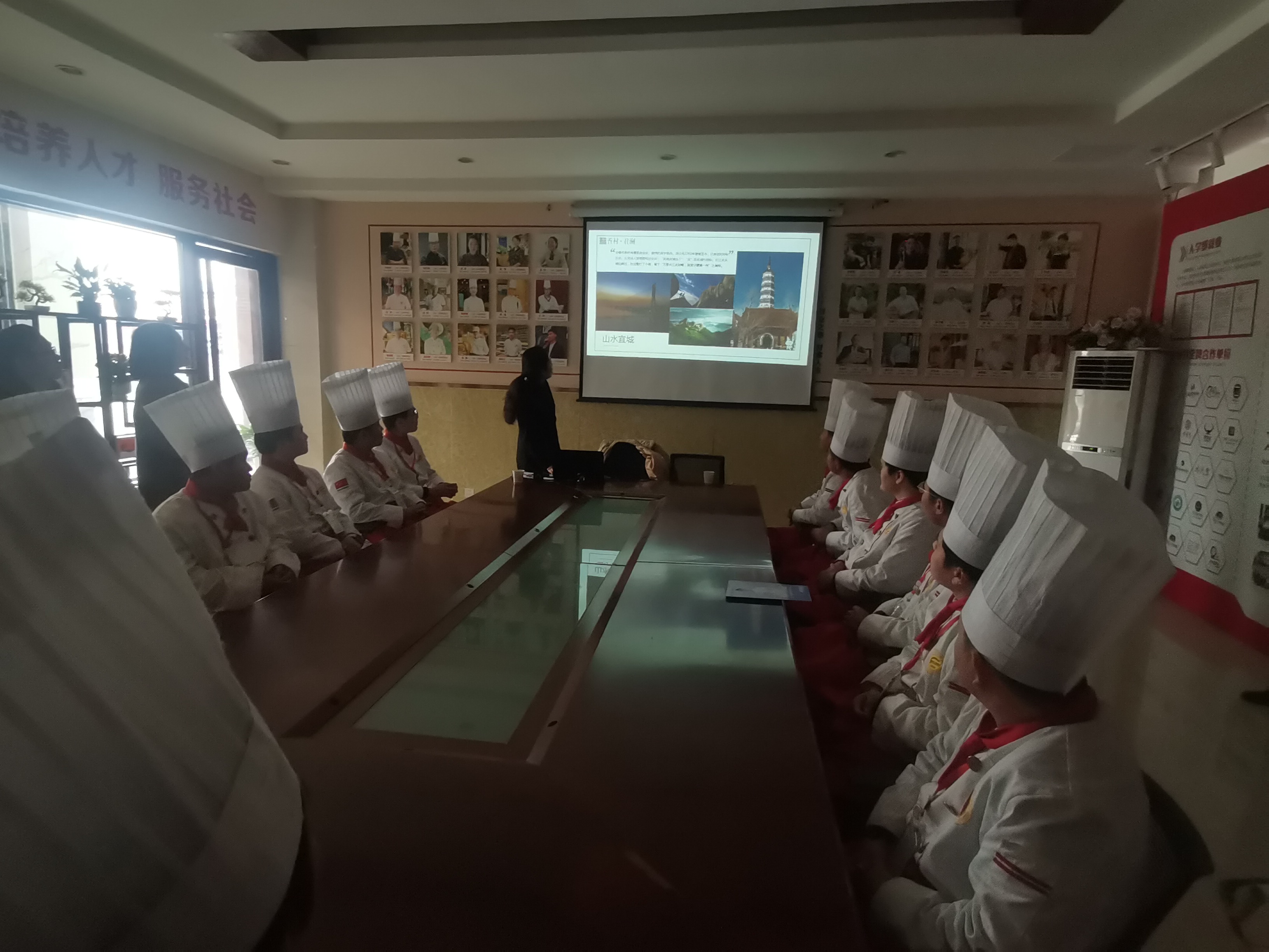 安庆君澜豪庭酒店面向我校中餐专业学子开展招聘会